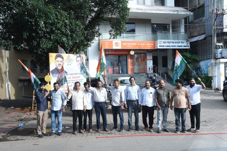 ಡಿಕೆಶಿ ಪ್ರಮಾಣ ವಚನ: ಮಲ್ಲಿಕಟ್ಟೆ ಕಾಂಗ್ರೆಸ್ ಭವನದಲ್ಲಿ ಸಂಭ್ರಮಾಚರಣೆ