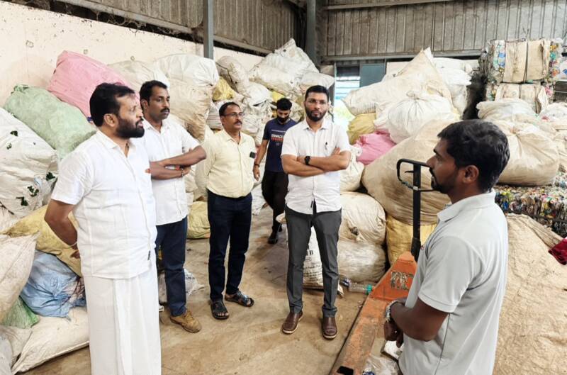 ಪುತ್ತೂರಿನ ತ್ಯಾಜ್ಯ ವಿಲೇವಾರಿ ಸಮಸ್ಯೆಗೆ ಧ್ವನಿಯಾದ ಪುತ್ತಿಲ; ಕೆದಂಬಾಡಿ ತ್ಯಾಜ್ಯ ನಿರ್ವಹಣಾ ಘಟಕಕ್ಕೆ ಭೇಟಿ